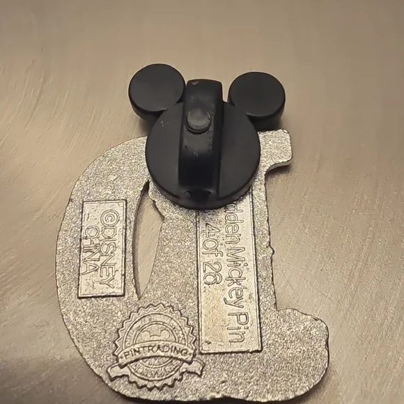 Disney Pin – Hidden Mickey 4 of 26 “D” Cat | Collector Disney Trading Pin - Picture 2 of 4